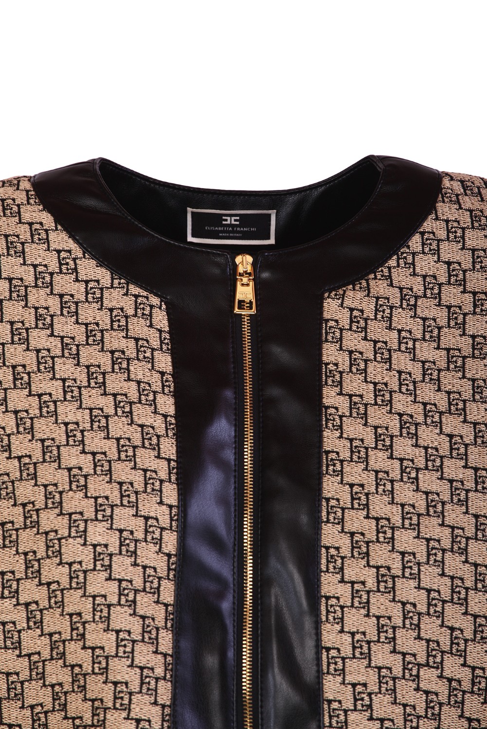 shop ELISABETTA FRANCHI Saldi Bomber: Elisabetta Franchi giacca cropped in rafia jaquard
Fodera in raso monogram.
Chiusura con zip e tasche frontali a filetto.
Zip e bottoni in metallo dorato.
Composizione: 56% Poliestere 44% Poliammide.
Made in Italy.. GI09742E2-BD9PAGLIA/NERO number 4447453